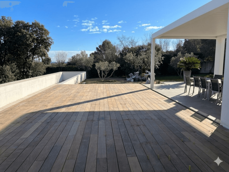 Terrasse bois exotique en ipé de 170m² réalisée à Lunel par Racine Rustique